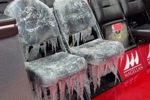 低情商：冷板凳 高情商：冰封王座！！